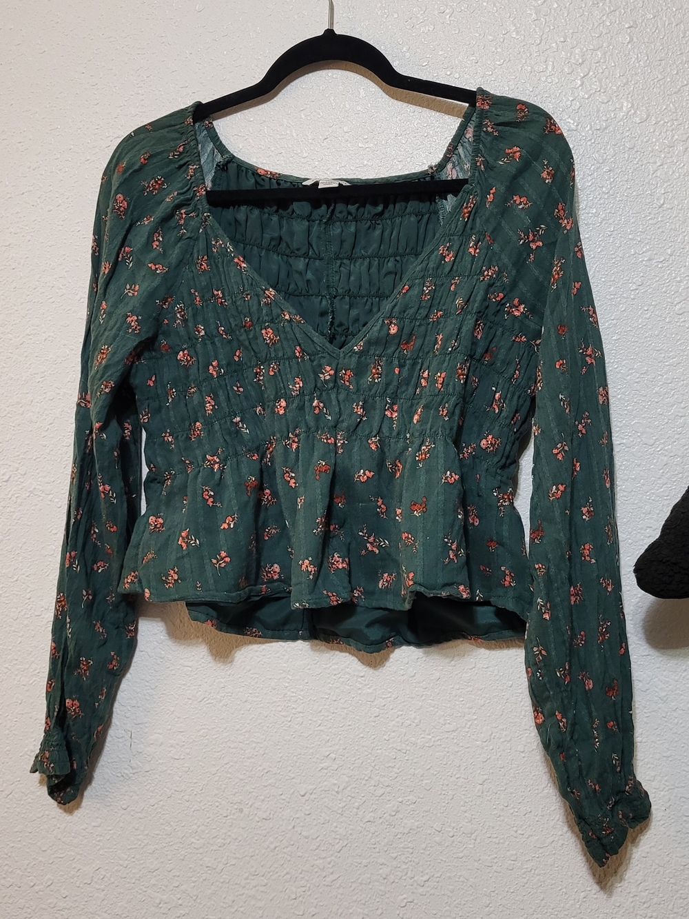 American Eagle, Floral Smocked V-Neck Peplum Blouse - Green
